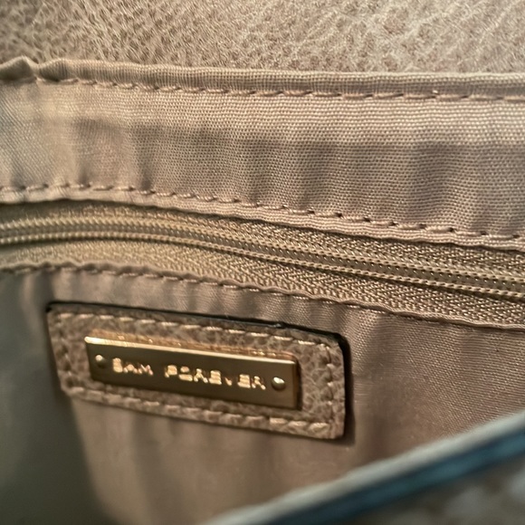 Eam Forever Tan with fringe wicker patterned clutch / crossbody with gold chain - Picture 2 of 10